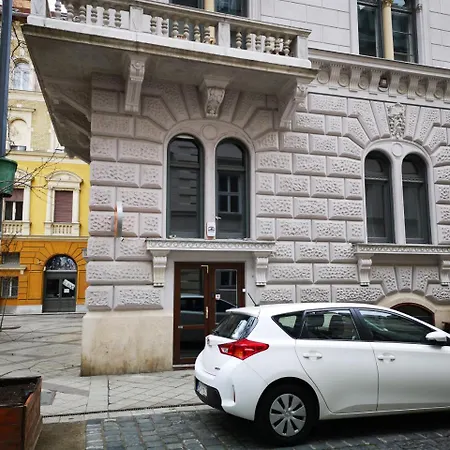 Yellow-stone Hostel